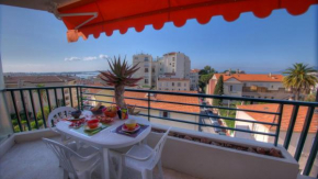 Отель Beau 2 pièces 3 étoiles Vue Mer et Montagnes Garage Privé  Канны